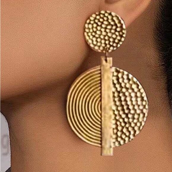 HOT✨ Round Gold Textured Statement Earrings - Picture 4 of 6